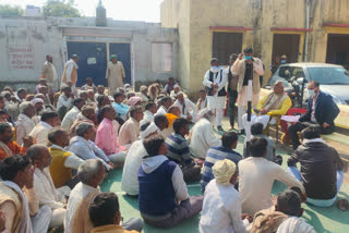 kaman bharatpur news, एसडीएम कार्यालय पर धरना, farmers protest