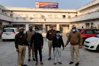 Two accused arrested in robbery case in South Delhi