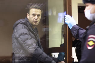 Russia expels EU diplomats over Navalny as tensions rise