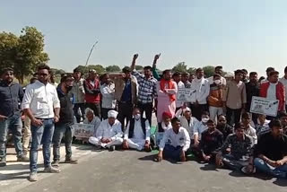 Farmer block highway against agricultural law, राजस्थान-मध्यप्रदेश बॉर्डर पर किसानों का जाम