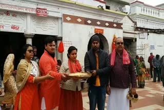 trainee-ig-of-jharkhand-priya-dubey-reached-baba-basukinath-temple