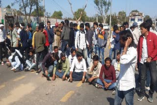 farmers road jam, Protest of farmers in Karauli