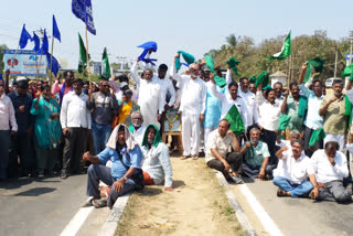 Farmers protest in Karwar ರೈತರಿಂದ ಹೆದ್ದಾರಿ ತಡೆದು ಪ್ರತಿಭಟನೆ