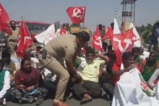 police arrested farmers who are all protesting at chickballapura national high way