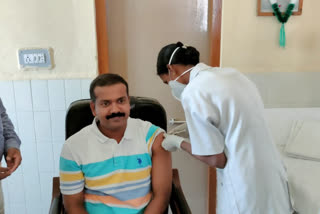 siddipeta District police commissibner take vaccin