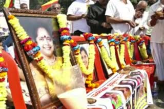 family members paid condelence to dharwad accident victims