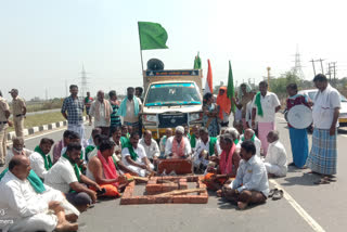 farmers-protest-against-central-government-at-ranebennur-taluk