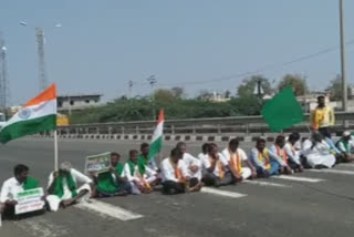 Agitating farmer leaders detained in Bengaluru