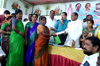 MLA Madanreddy Kalyana Lakshmi distributed checks in Narsapur town of Medak district