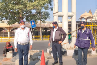 Chhatarpur traffic police provided dividers