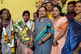 woman-ias-felicitated-by-minister