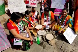 गॅस व इंधन दरवाढी विरोधात आंदोलन