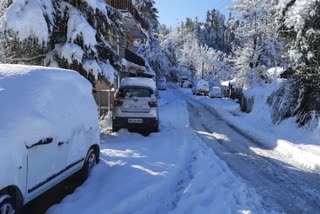 Himachal Pradesh: 295 roads still closed and 639 electricity lines disrupted across the state due to snowfall