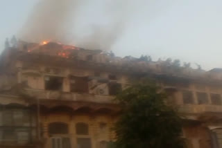 fire in chandni chowk building in delhi