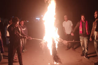 মূল্যবৃদ্ধি হ্ৰাসৰ দাবীৰে নলবাৰীত AJYCPৰ প্ৰতিবাদ