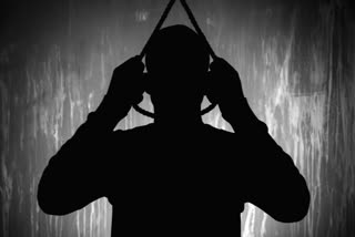 Man commits suicide in Narsipatnam