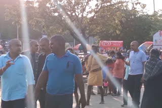 Mamallapuram tourists violating Corona guidelines