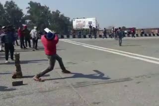 Cricket match Panipat National Highway