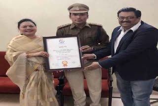 Tarabahar police station incharge Kalim Khan honored for outstanding work in bilaspur