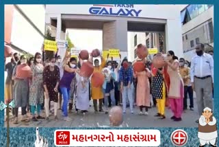 વડોદરામાં માટલાં ફોડી સ્થાનિક સ્વરાજની ચૂંટણીનો વિરોધ