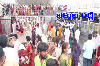 huge devotees crowd in sri raja rajeswari temple in vemulawada in rajanna sircilla district