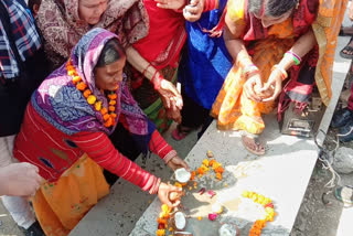 Councilor laid foundation stone for Chhat Ghat at a cost of Rs 13 lakh in Sultanpur delhi