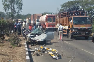 4 died on spot in an accident on Pune Banglore Highway near Karad