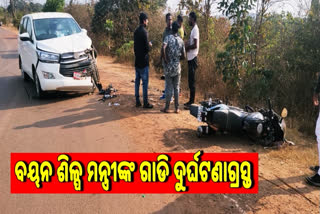 handloom minister Padmini Dian car acciedent