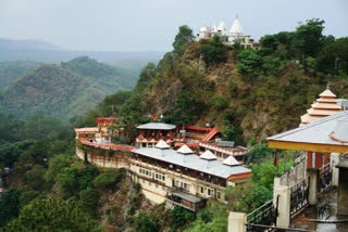 corona SOP being followed during darshan in  Diyotsiddh temple hamirpur