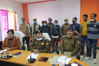 अवैध शराब पुलिस ने पकड़ा