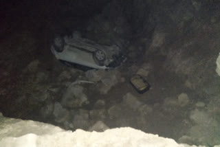 Car falls into drain in Pandoh mandi