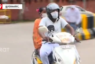 Man Rides Scooter For 1,200 Km To Take Pregnant Wife Exam Centre In Madhya Pradesh Dhananjay Majhi Anitha Man Rides Scooter For 1,200 Km மனைவி தேர்வெழுத 1200 கிலோ மீட்டர் ஸ்கூட்டர் பயணம் ஸ்கூட்டர் பயணம் தனஞ்சய் அனிதா