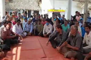 villagers chakka jam against the police In Mahasamund