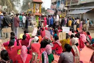 কল্পতরু বাজেটের প্রতিবাদে বাঁকুড়ায় আদিবাসীদের অবস্থান বিক্ষোভ