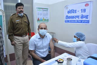 durg Collector and SP get corona vaccine