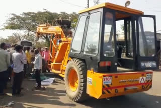 seventy year old man died in road accident in sangli