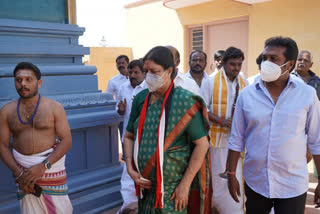 admk doubt about towel worn by sasikala