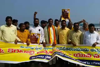 protest in vizag rk beach to appose vizag steel plant privatization