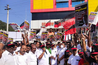 protest against minister sp velumani in pollachi