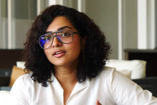 actress parvathy thiruvoth latest byte about farmers protest and varthamanam release  നടി പാര്‍വതി തിരുവോത്ത്  നടി പാര്‍വതി തിരുവോത്ത് വാര്‍ത്തകള്‍  നടി പാര്‍വതി തിരുവോത്ത് സിനിമകള്‍  നടി പാര്‍വതി തിരുവോത്ത് വര്‍ത്തമാനം സിനിമ  വര്‍ത്തമാനം സിനിമ വാര്‍ത്തകള്‍  പാര്‍വതി തിരുവോത്ത് കര്‍ഷക സമരം  actress parvathy thiruvoth latest byte  actress parvathy thiruvoth news  actress parvathy thiruvoth films  varthamanam release related news