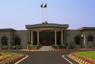 lawyers wreaked havoc on the islamabad high court building as they protested the demolition of their chambers