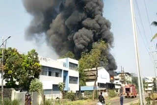 maharashtra chemical factory fire breakout  chemical factory fire breakout  maharashtra chemical factory  കെമിക്കല്‍ ഫാക്‌ടറിയില്‍ തീപിടിത്തം  മഹാരാഷ്‌ട്ര കെമിക്കല്‍ ഫാക്‌ടറി  മുംബൈ വാര്‍ത്തകള്‍