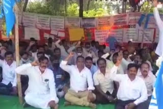 prtuts protest in Narayanpet district center have raised govt tecachers concerns.