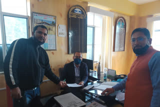 Delegation of Paonta and Upper Barot met SDM