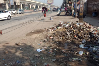 uncleanliness at nangloi labour chowk delhi