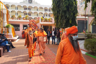 Saints accuse government of issuing SOP in Haridwar Kumbh