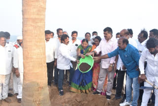 Minister Avanti laid the foundation stone for the construction of the park