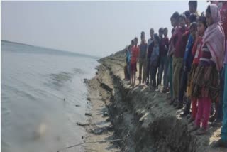 dead-dolphin-found-in-ganga-in-sahibganj