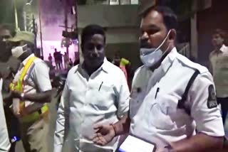 trs-leader-caught-by-traffic-police-in-drunk-and-drive-at-ramkote-in-hyderabad