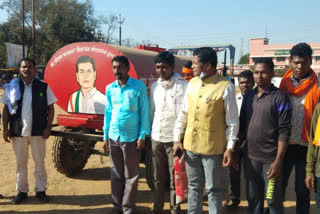 Mohan Markam distributes tanker in Kondagaon